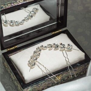 Bridal hair accessory